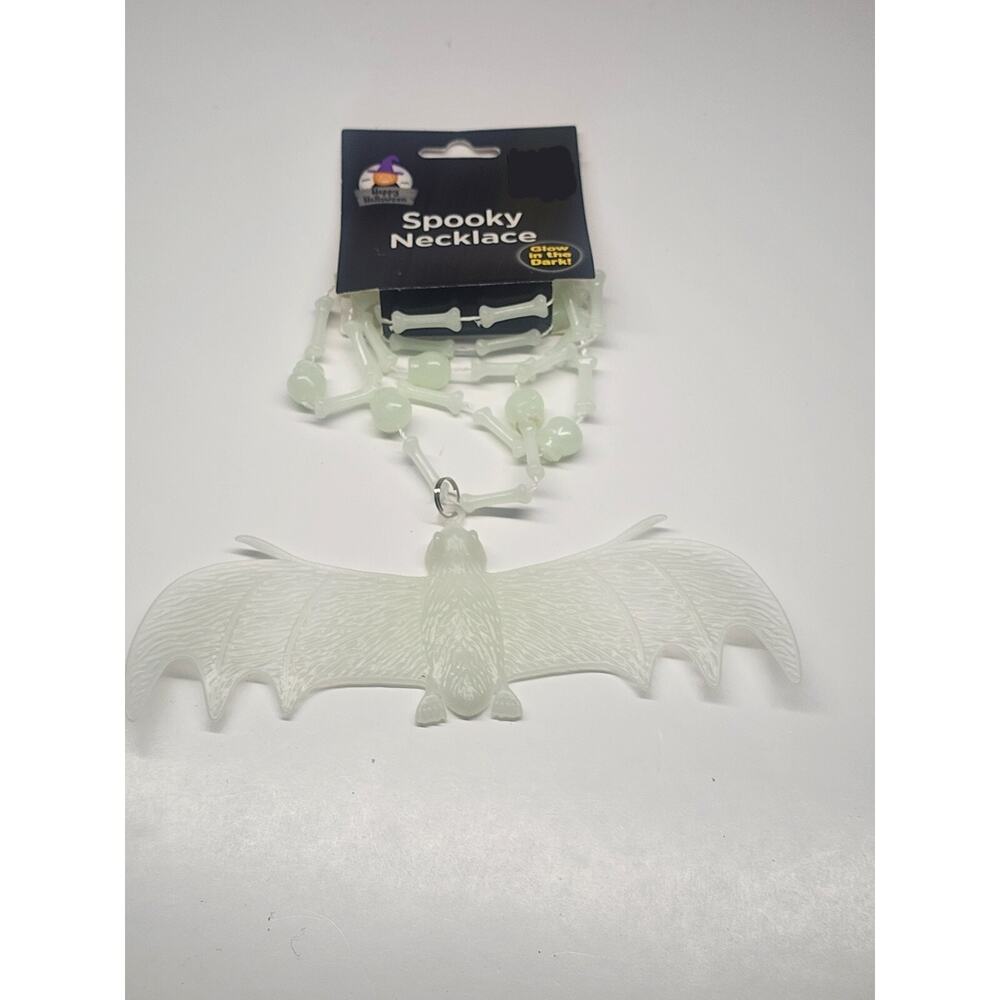 Happy Halloween Glow In The Dark Spooky Necklace Bat 🦇 NEW